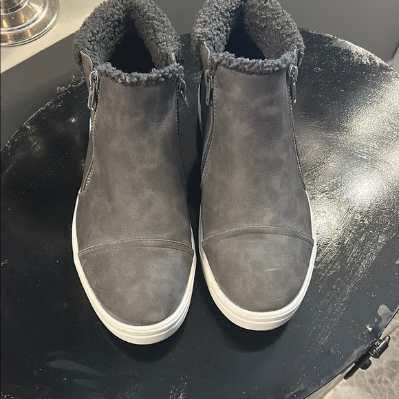 Gray Minimalist Ankle Boots with Fleece Lining - Picture 1 of 4